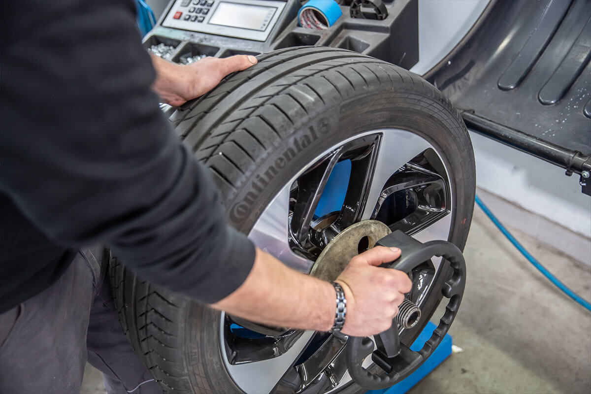 Azubi zum/zur KFZ – Mechatroniker/in (m/w/d)